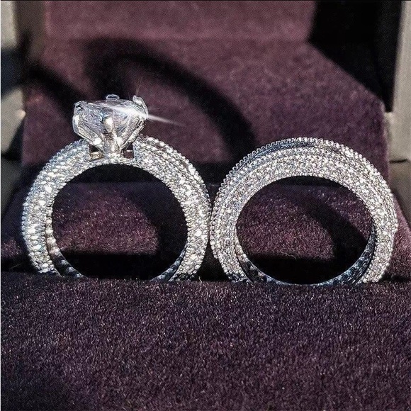 💍 New 1.90 Ctw Crystal Green Stone Silver Wedding Engagement Ring, - Picture 5 of 5